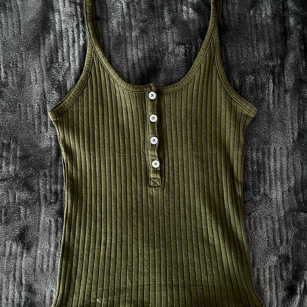 Long green tank